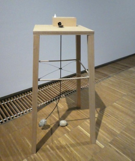 Neue Galerie: Sigmar Polke, „Apparat, mit dem eine Kartoffel eine andere umkreisen kann“ 